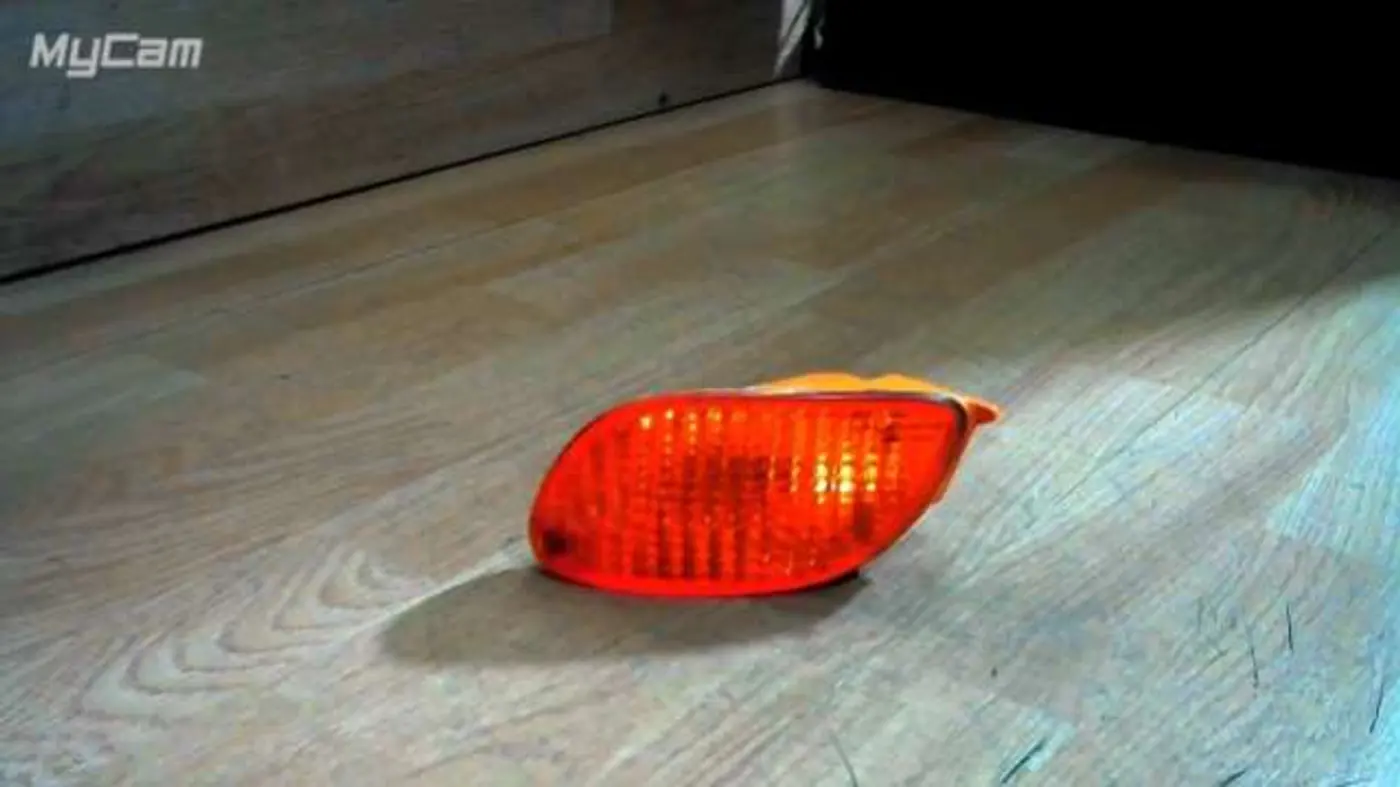 Поворотник левый к Ford Focus 2001