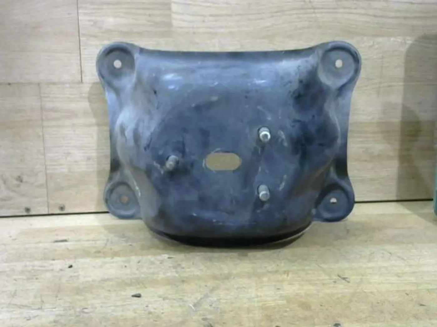 Крепление запаски к Toyota RAV 4 1996