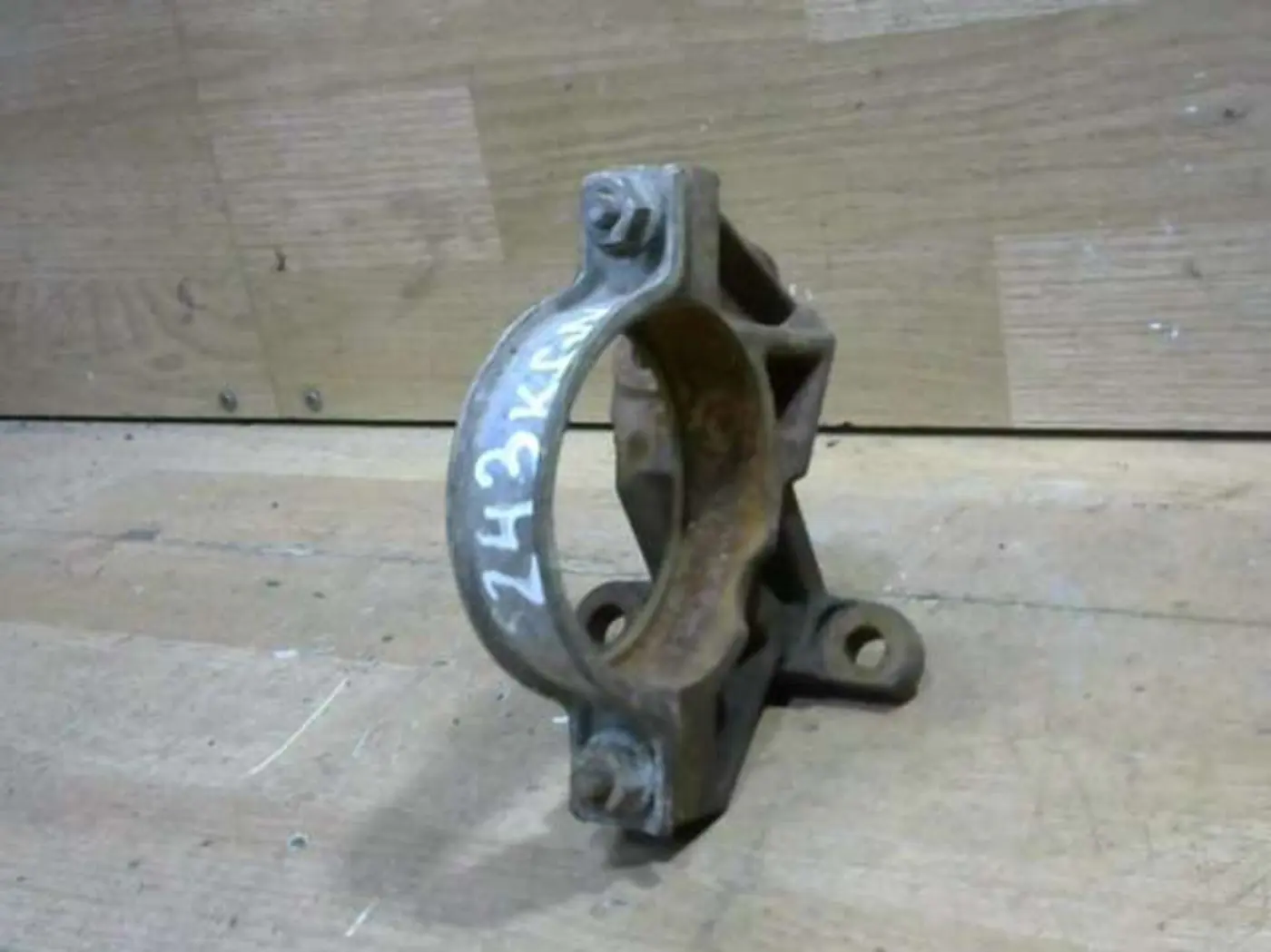 Кронштейн полуоси к Ford Focus 2005