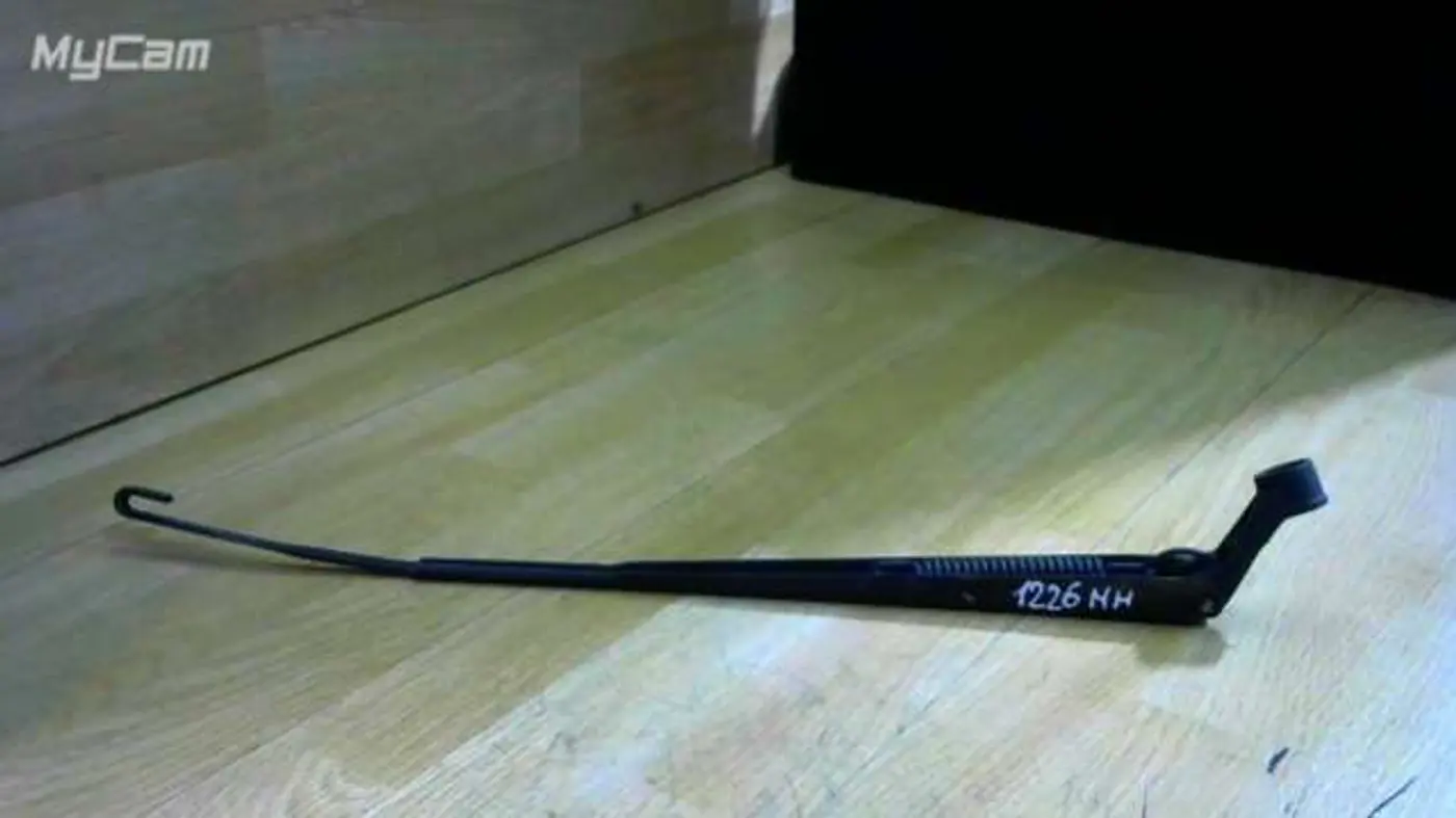 Щеткодержатель к Toyota Yaris 2003