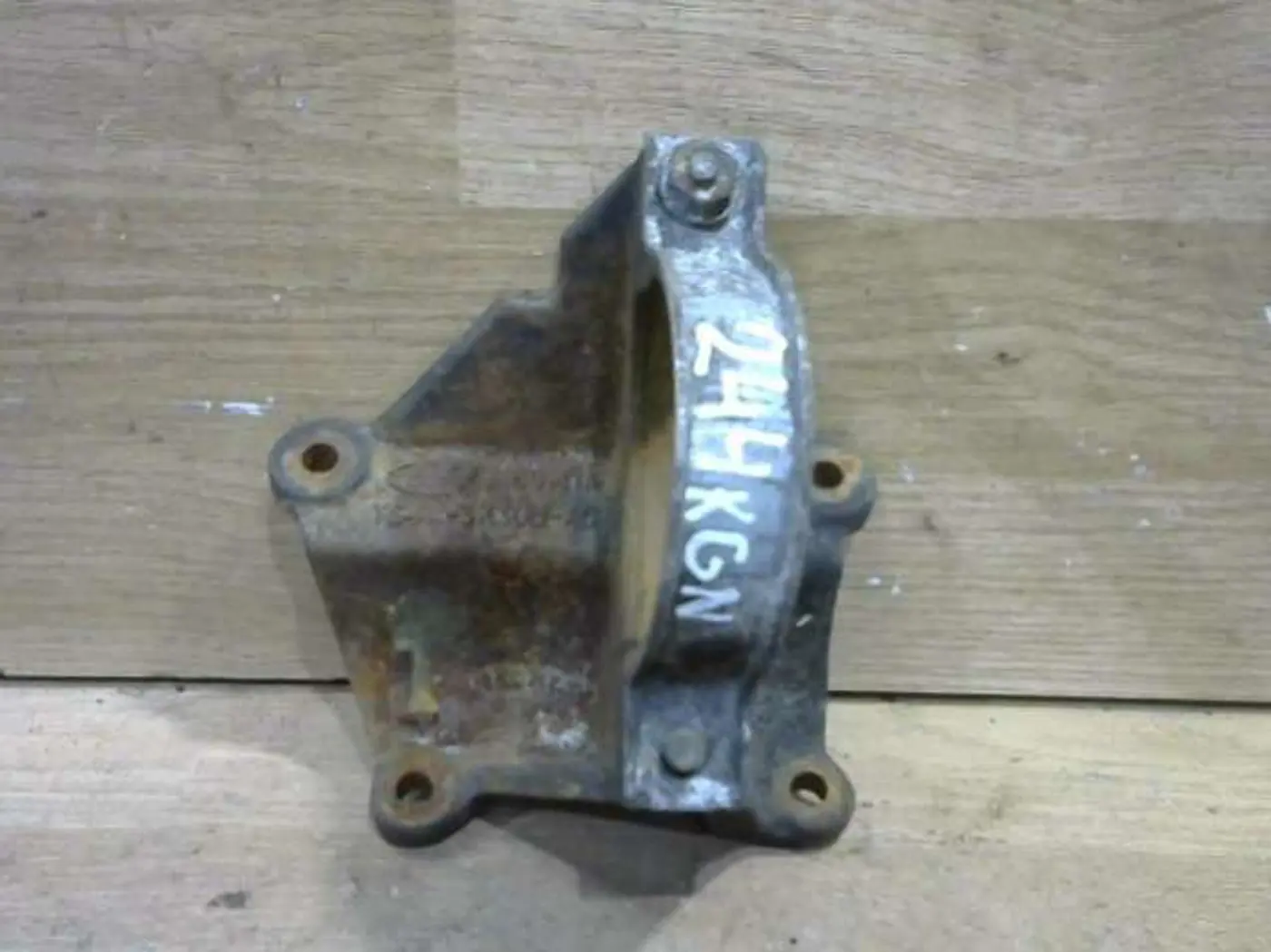 Кронштейн полуоси к Ford Focus 2001