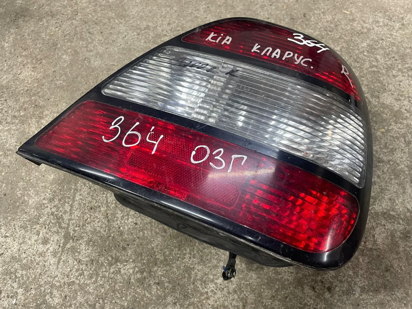 Фонарь задний правый к Kia Clarus 2000