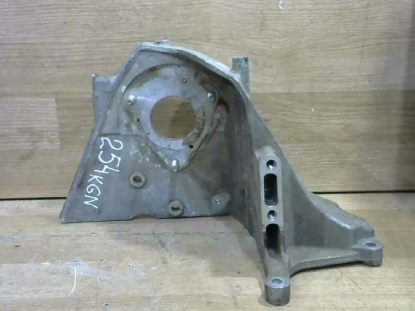 Крепление ТНВД к Alfa Romeo 156 2001