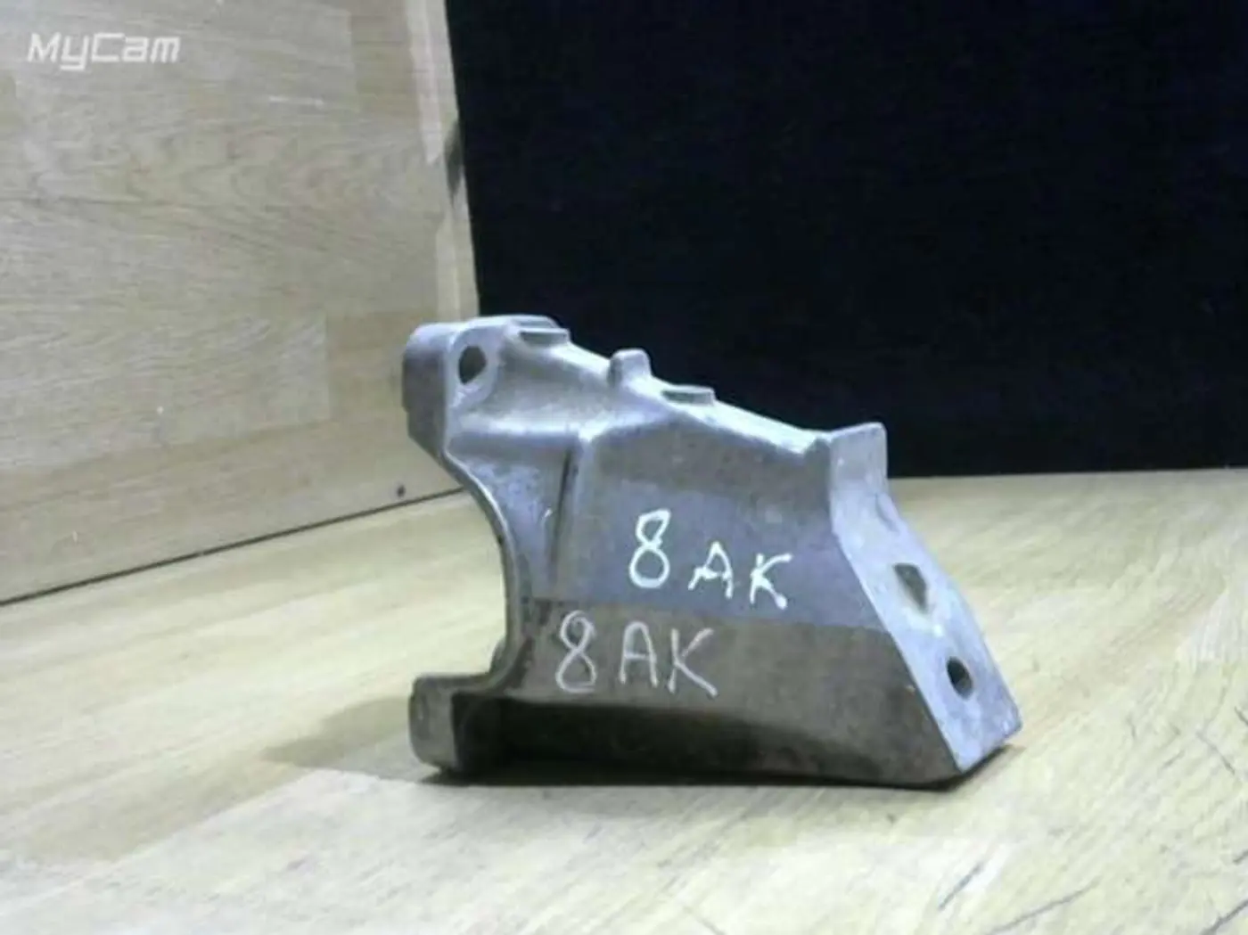 Кронштейн КПП к Audi A6 1996
