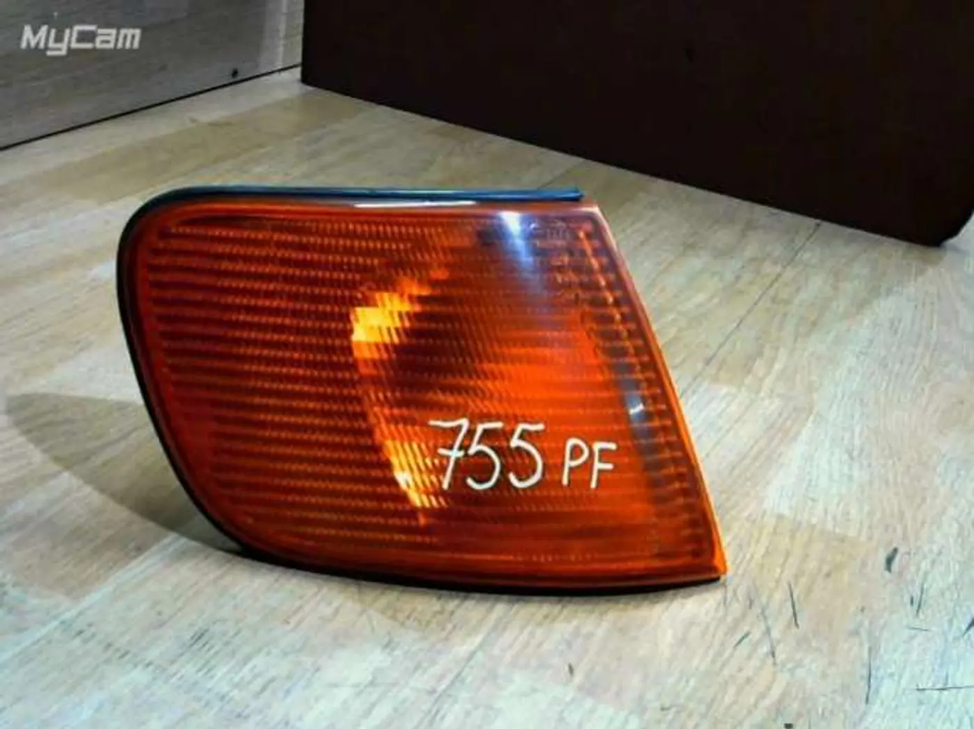 Поворотник правый к Audi A6 1995