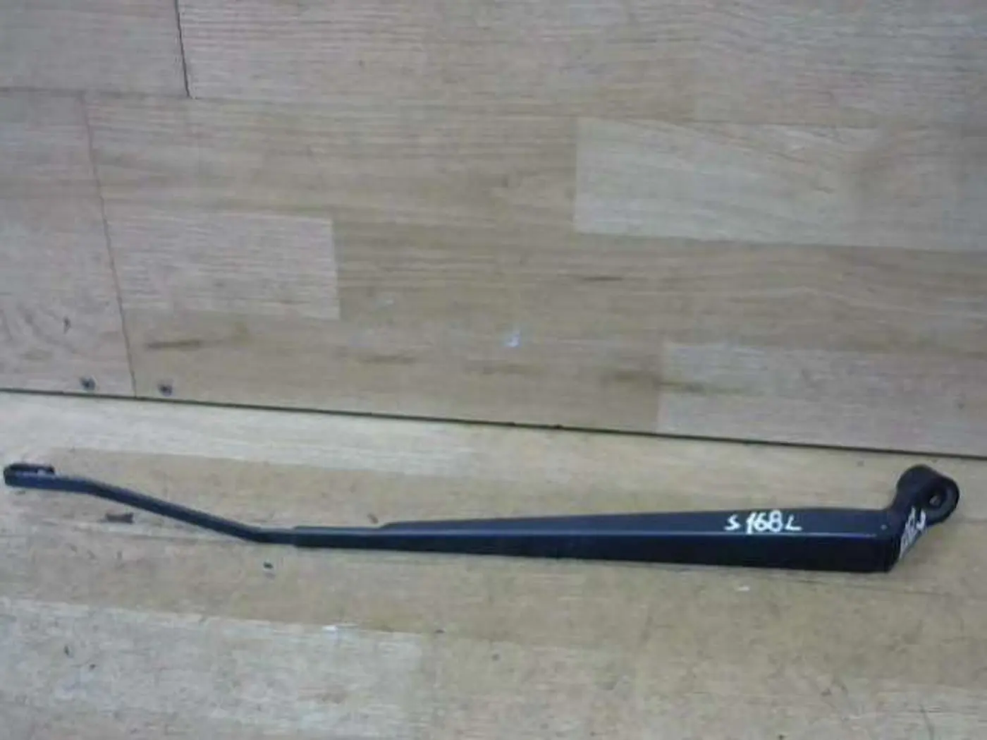 Щеткодержатель к Daihatsu Sirion 2005
