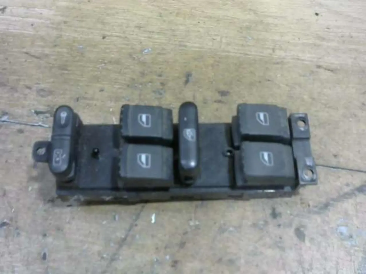Кнопка  к Volkswagen Passat 2003