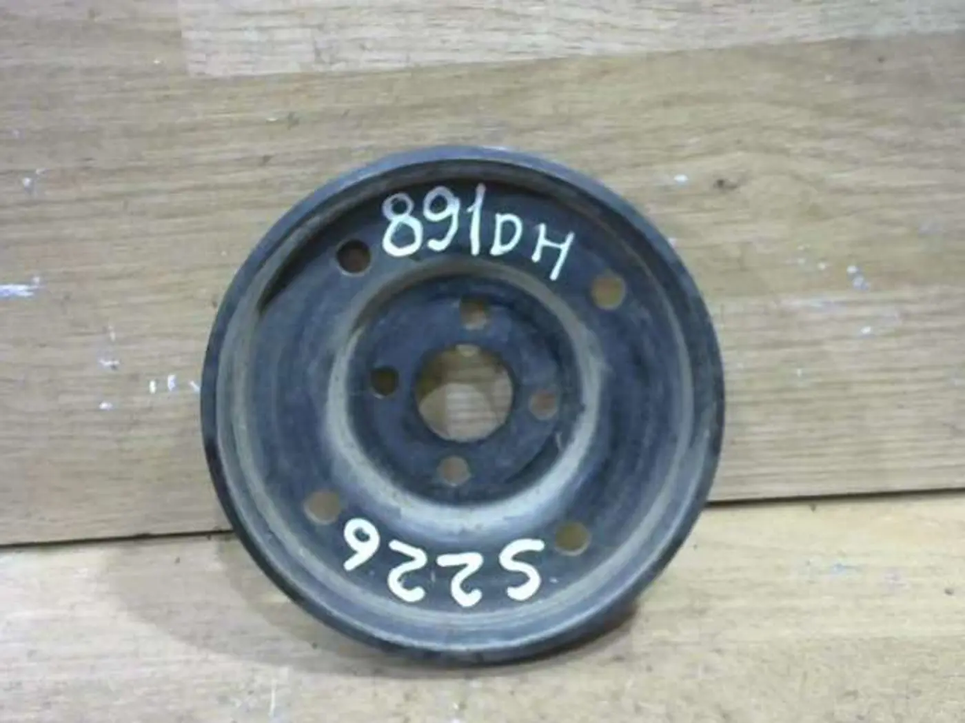 Шкив помпы к Suzuki Vitara 1996
