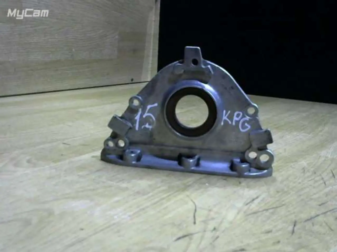 Корпус сальника к Audi 80 1990