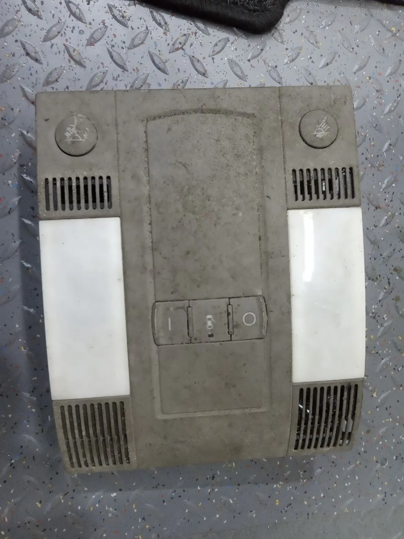 Фонарь салона (плафон) к Audi A8 2004