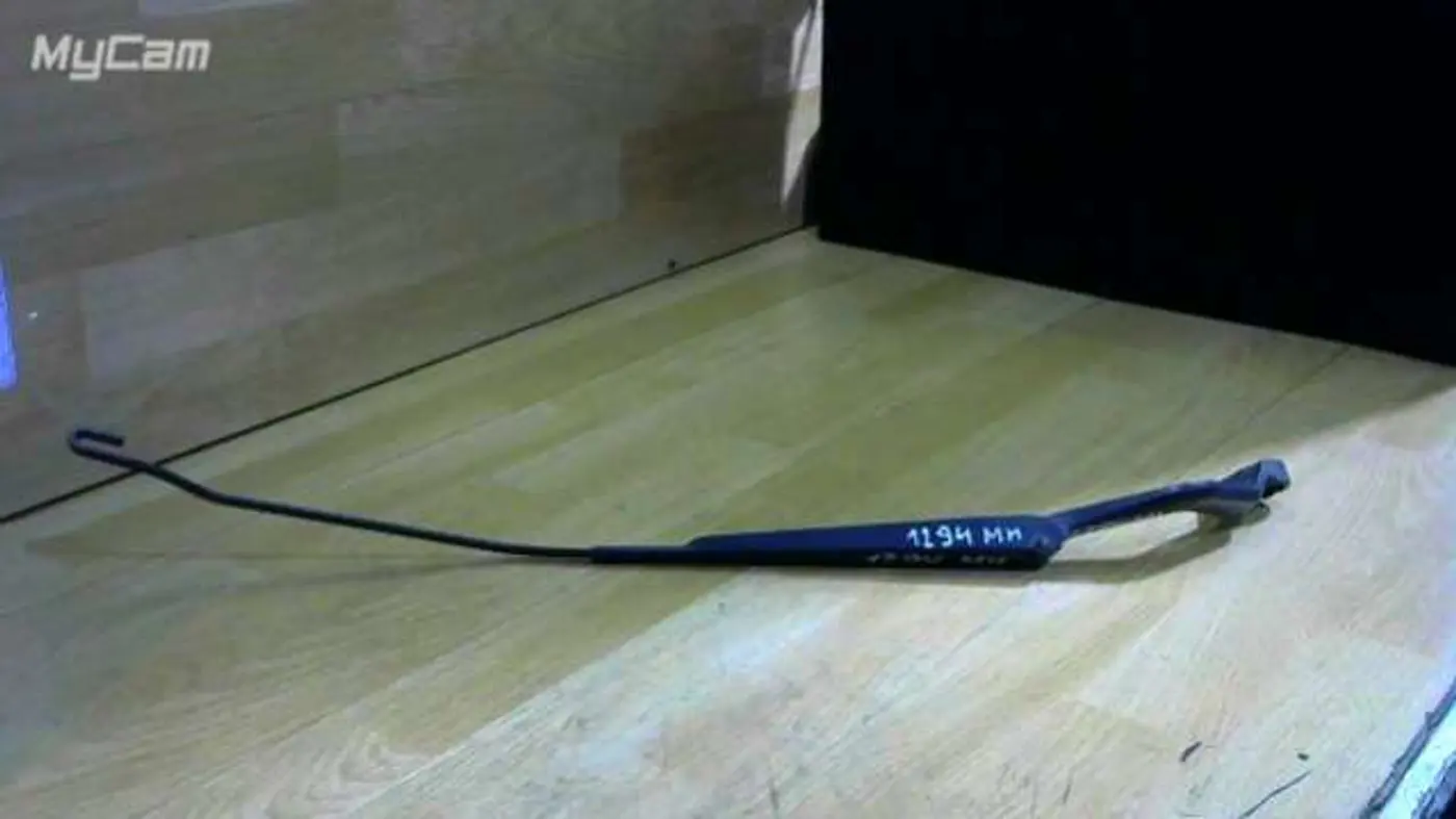 Щеткодержатель к Nissan Almera 2001