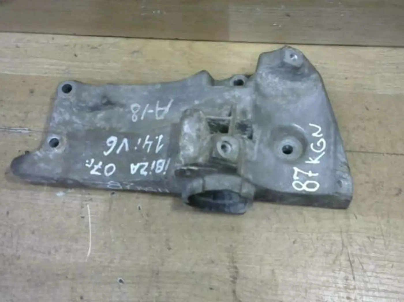 Кронштейн генератора к SEAT Ibiza 2006