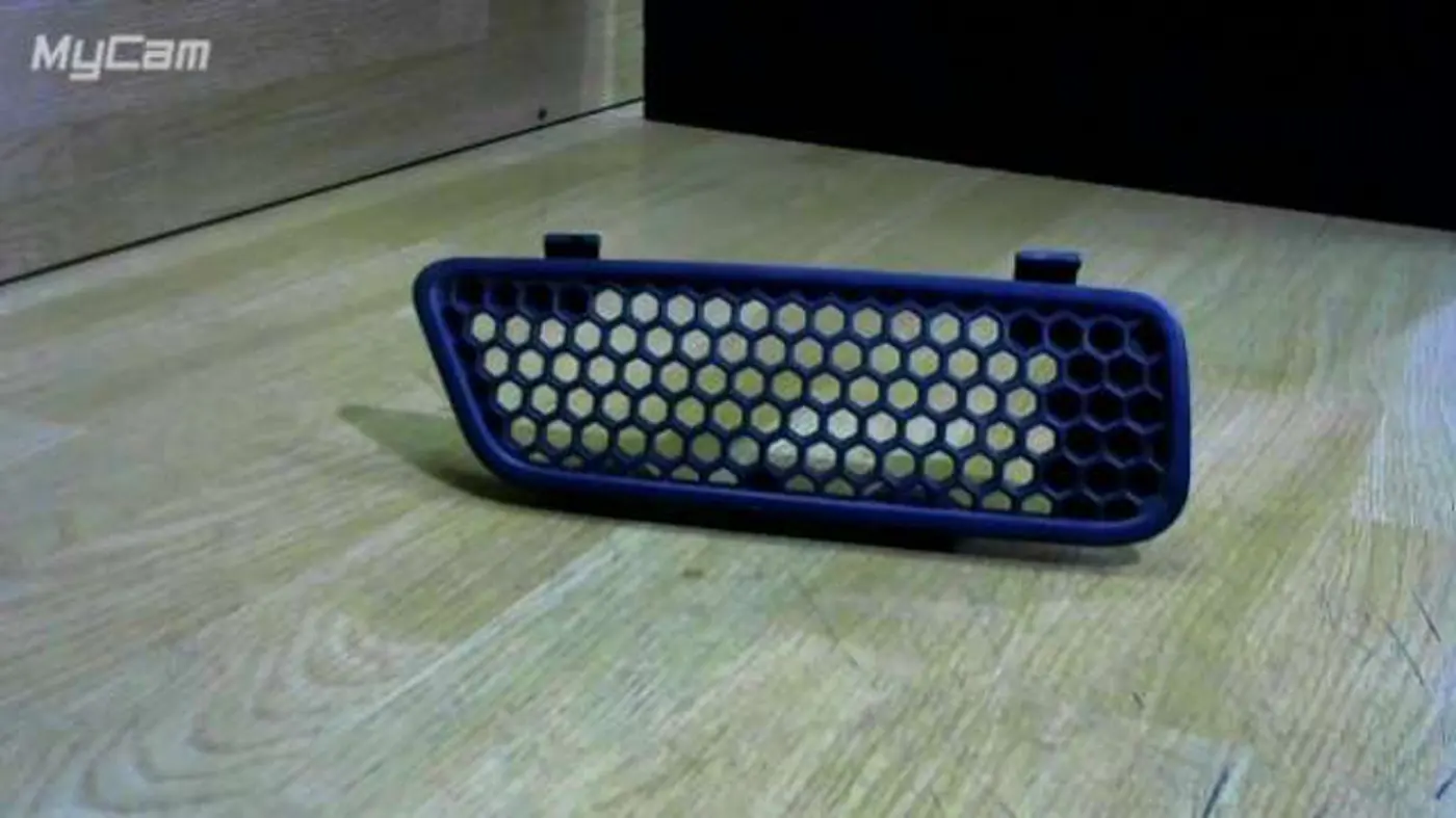 Решетка капота к Renault Scenic 2002