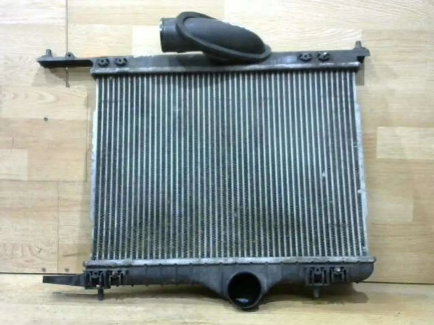 Интеркулер к Mitsubishi Carisma 2002