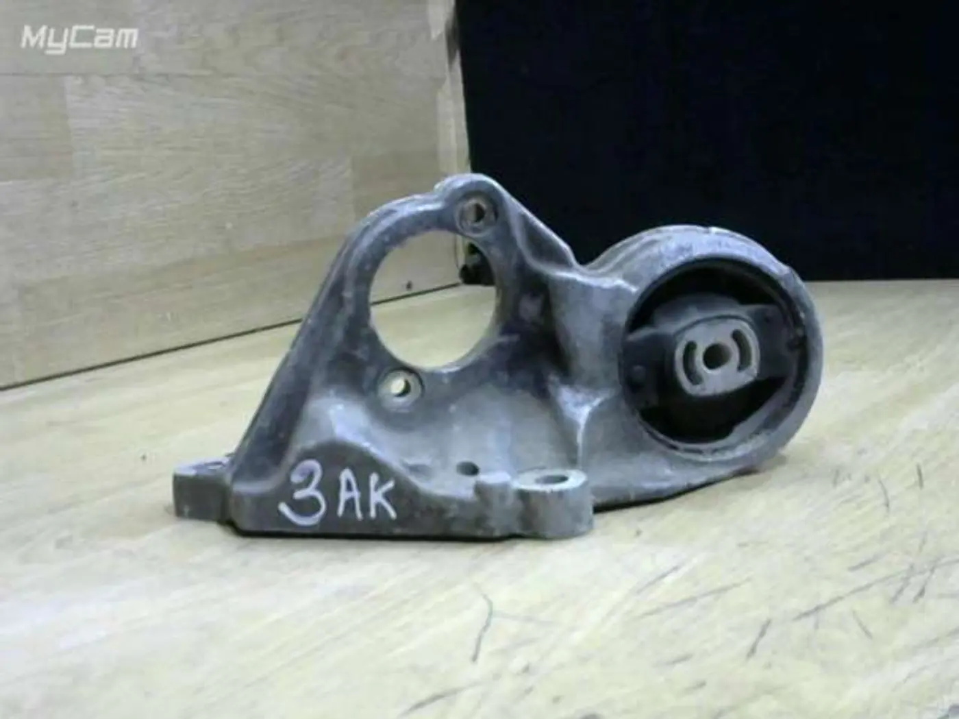 Кронштейн КПП к Peugeot 307 2004