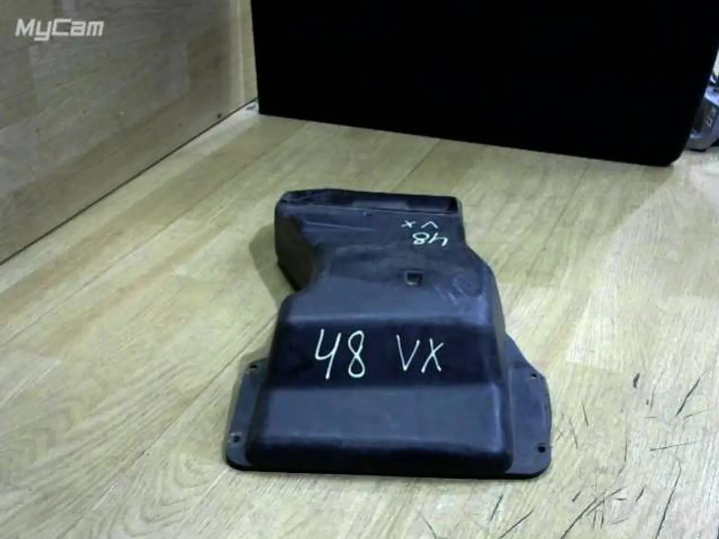 Воздуховод к Mercedes-Benz  1990