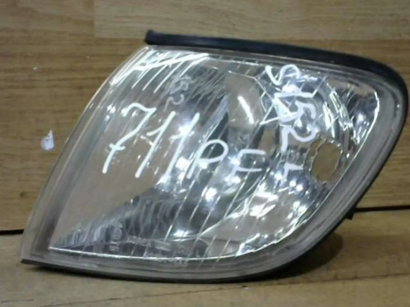 Поворотник левый к Hyundai H-1 2005