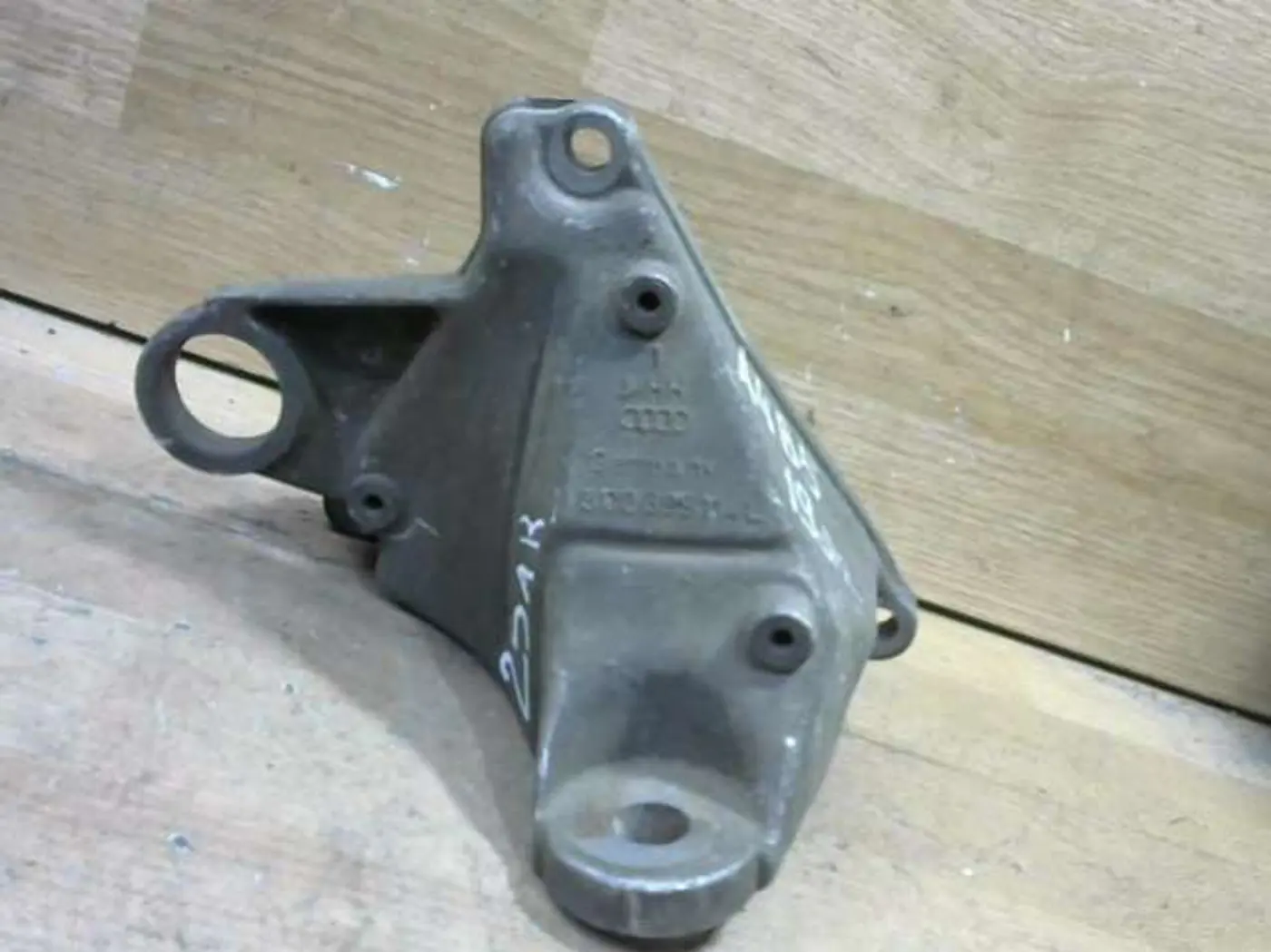 Кронштейн КПП к Audi A4 2001