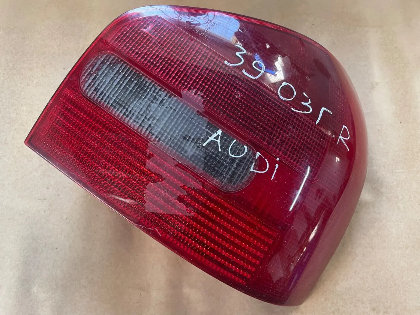 Фонарь задний правый к Audi A3 1997