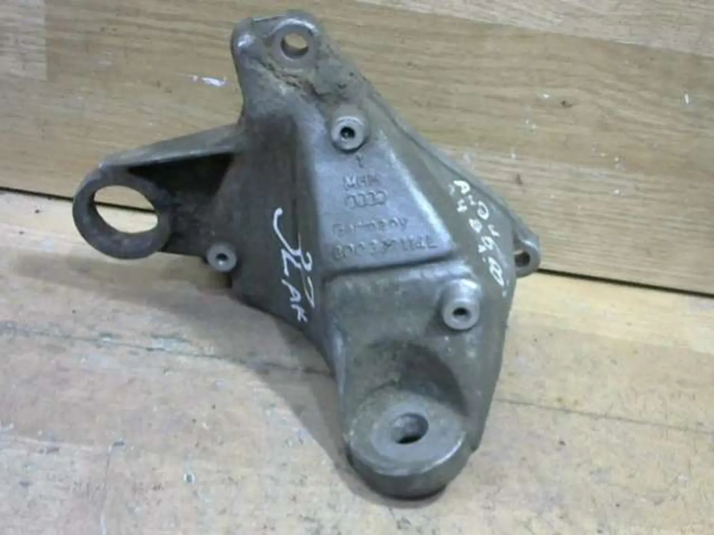 Кронштейн КПП к Audi A4 1999