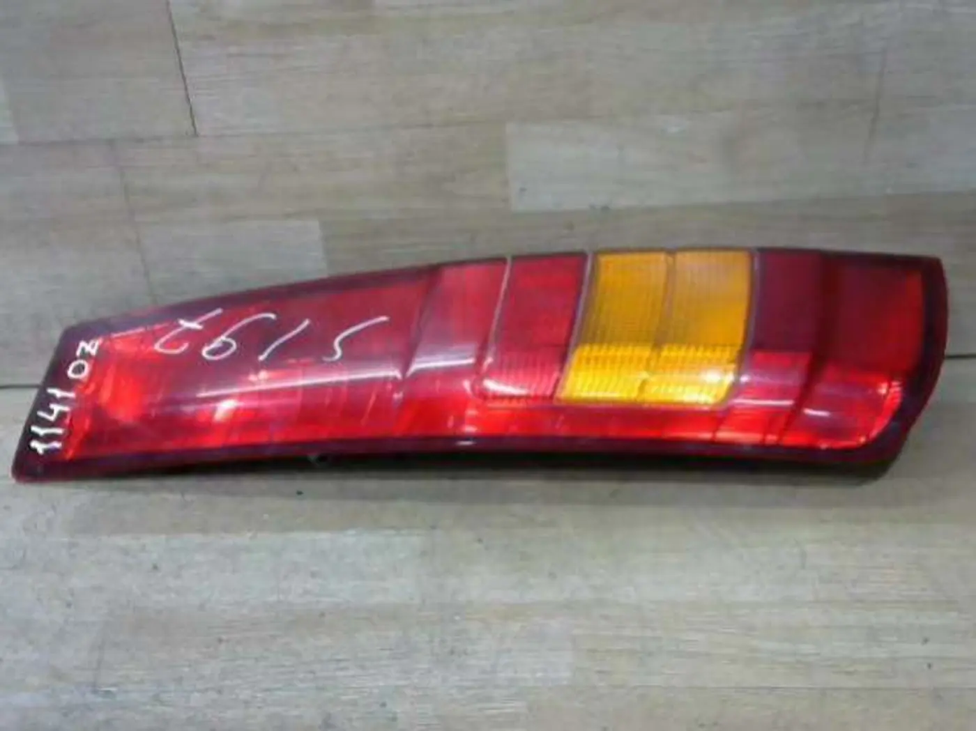 Фонарь задний левый к Mitsubishi Space Runner 1999