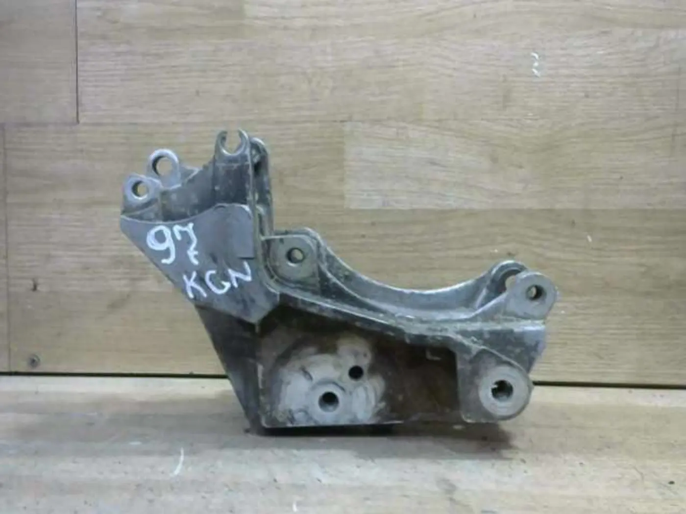 Кронштейн генератора к Citroen C5 2002