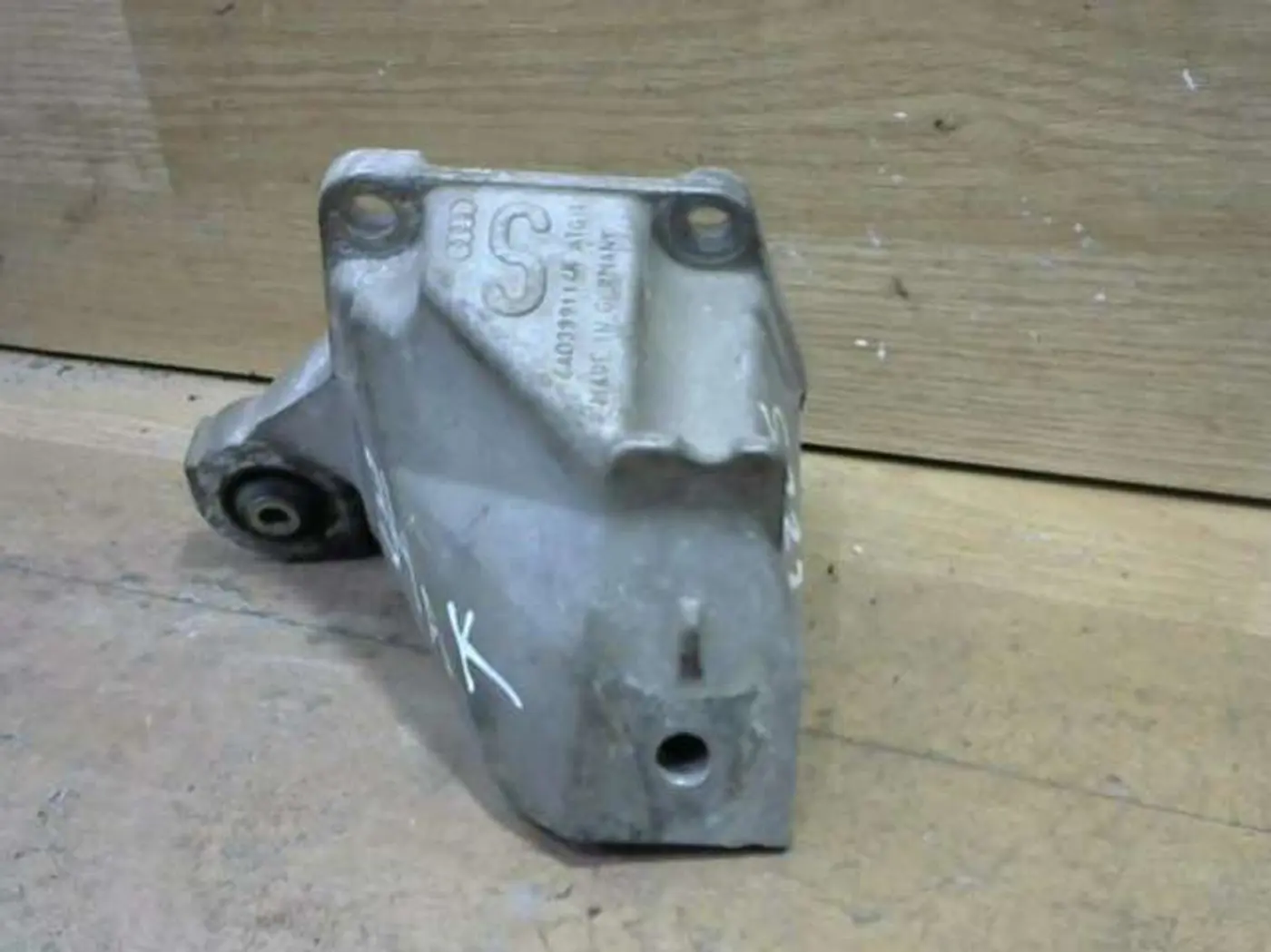 Кронштейн КПП к Audi 100 1994