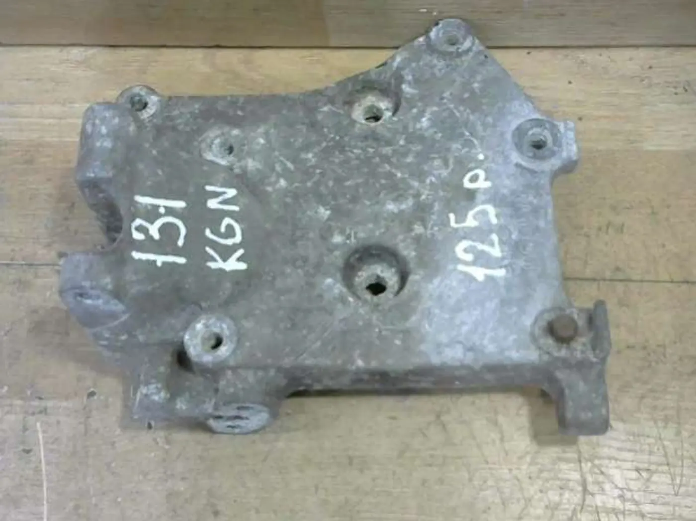 Кронштейн генератора к Nissan Almera 2003