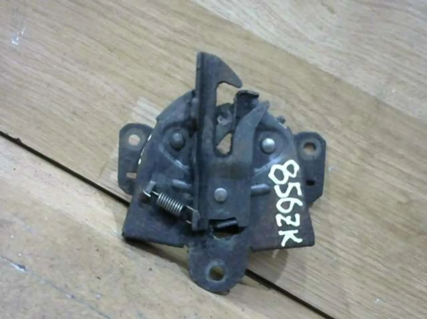 Замок капота к Mitsubishi Space Runner 1999