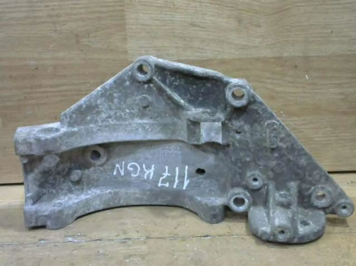 Кронштейн генератора к Ford C-MAX 2004