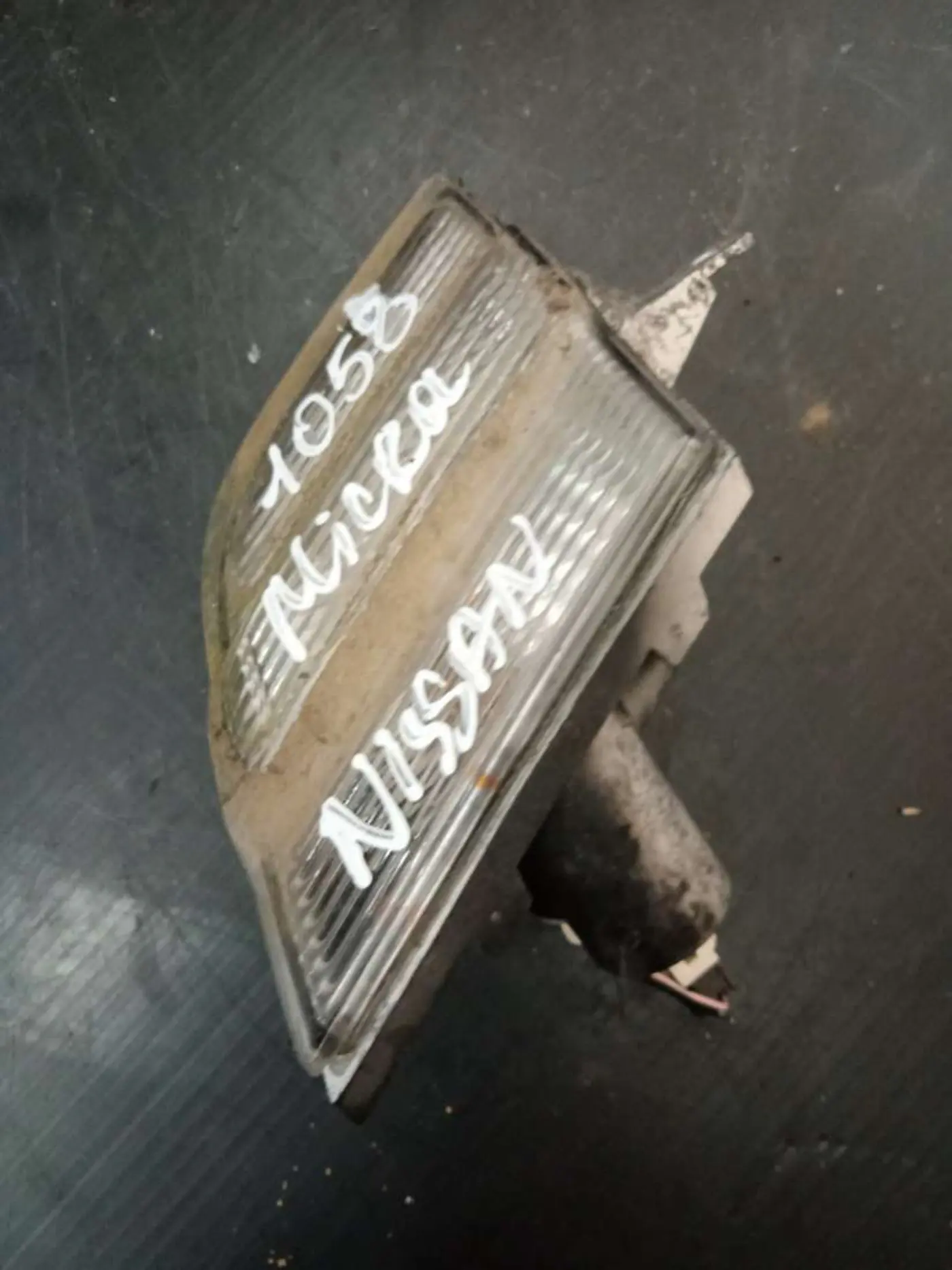 Поворотник левый к Nissan Micra 2004