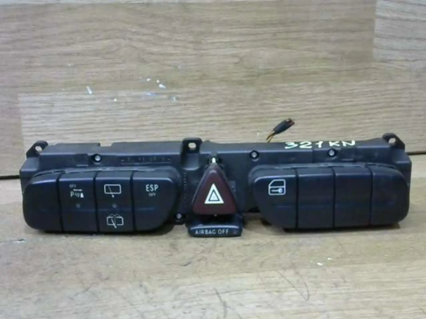 Кнопка  к Mercedes-Benz C-klasse 2002