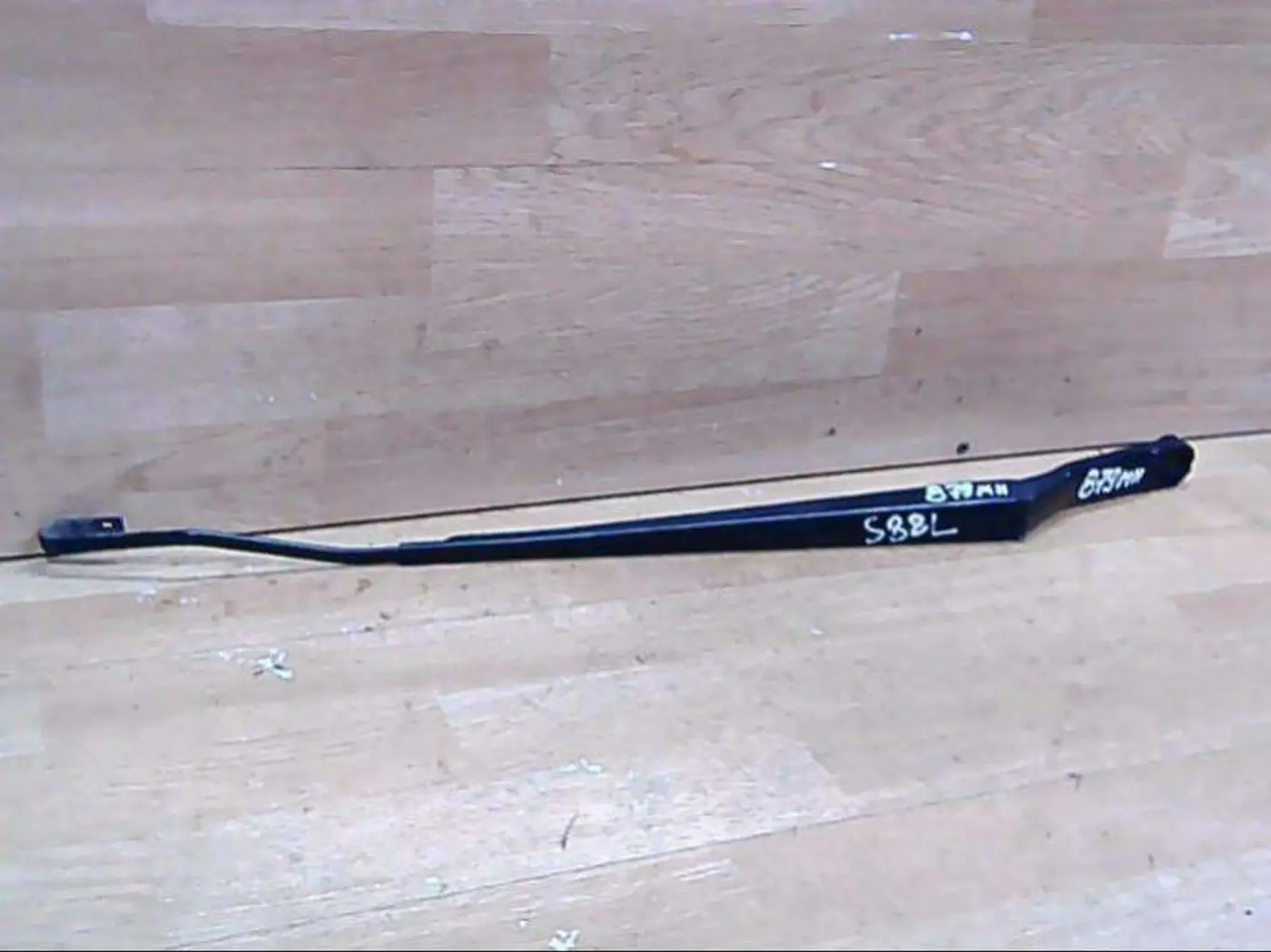 Щеткодержатель к Nissan Almera Tino 2004