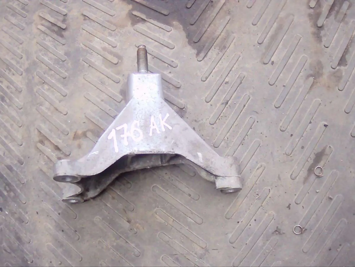 Кронштейн КПП к Ford Focus 2004