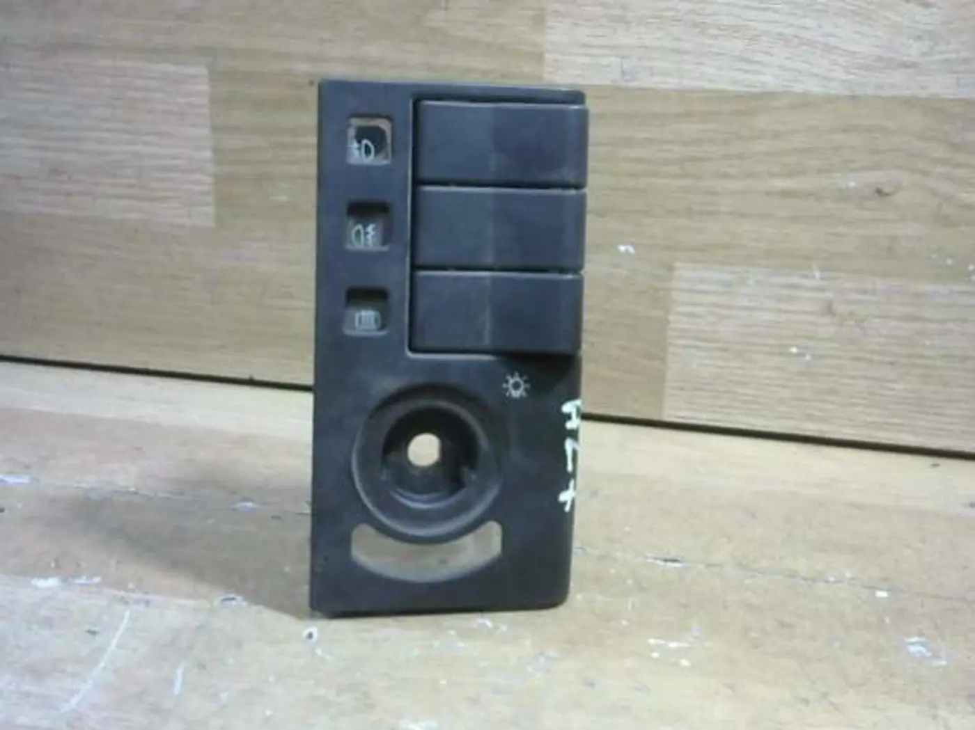 Кнопка противотуманных фар к Volvo 440 1995