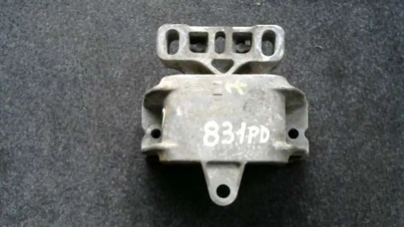 Подушка крепления двигателя к Audi A3 1998