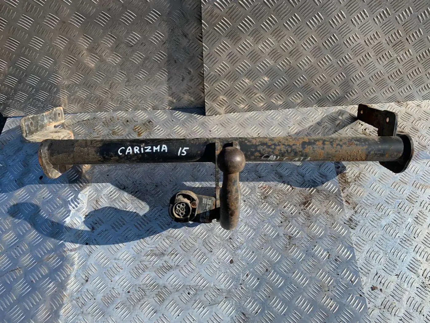 Прицепное устройство (фаркоп) к Mitsubishi Carisma 2003
