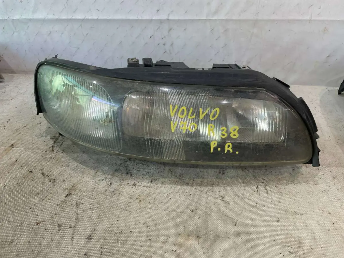 Фара правая к Volvo V70 2002