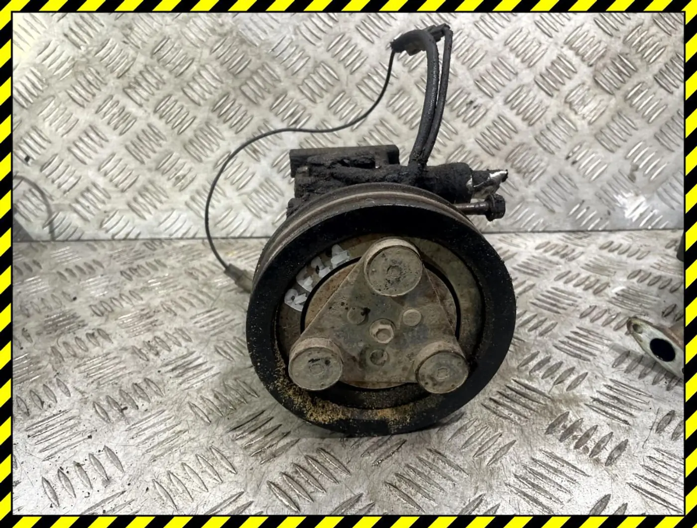 Компрессор кондиционера к Mazda 323 1999