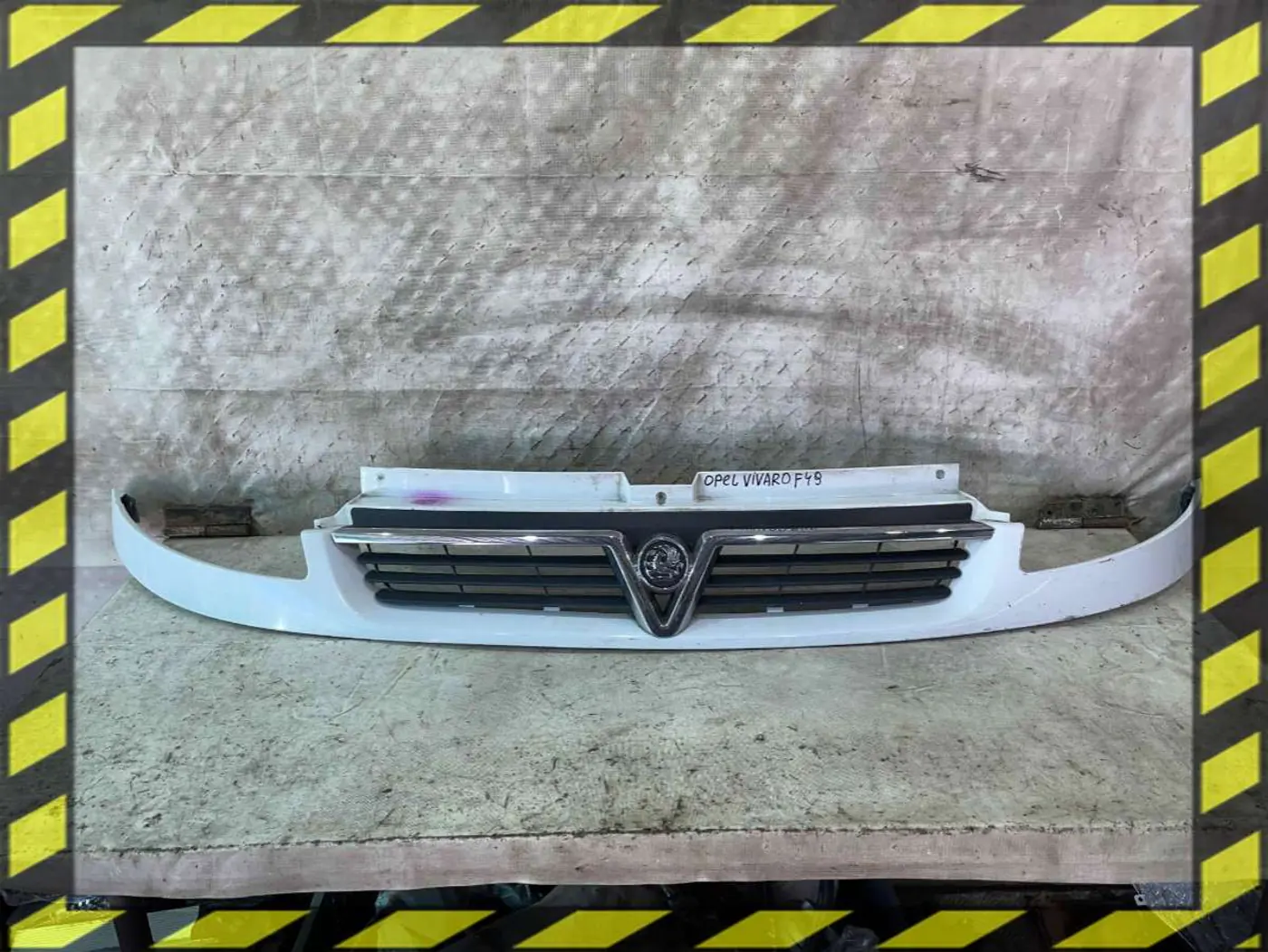 Решетка радиатора к Opel Vivaro 2002