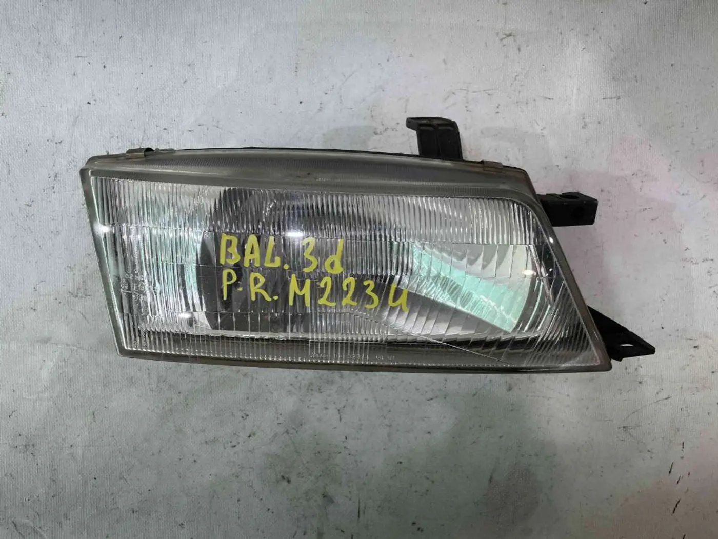 Фара правая к Suzuki Baleno 1997