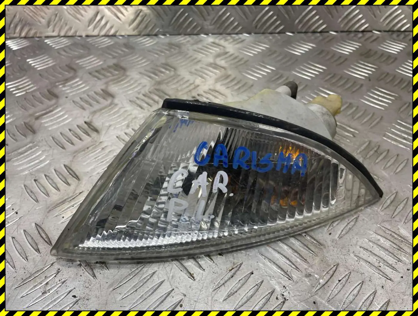 Поворотник левый к Mitsubishi Carisma 1998