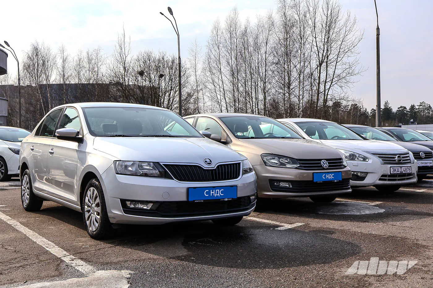 «Часто из Geely и Ford выбирают Geely»: менеджер по продаже автомобилей с пробегом о ситуации на рынке