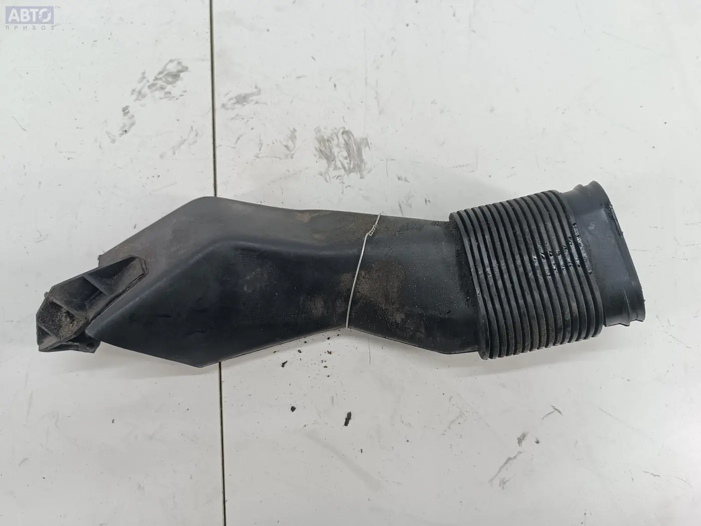 Воздухозаборник к Audi A6 1998