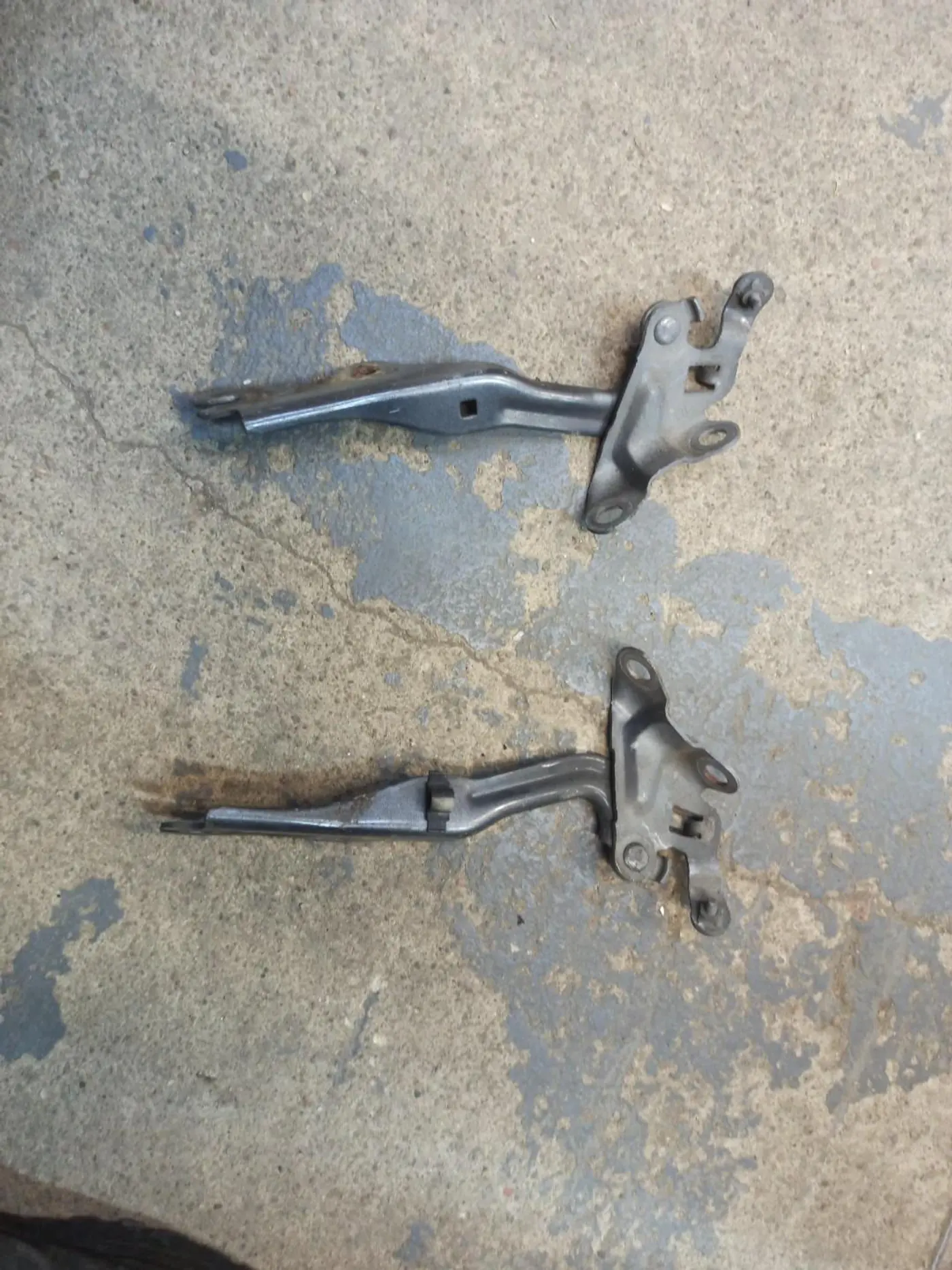 Петля капота к Mazda 6 2006