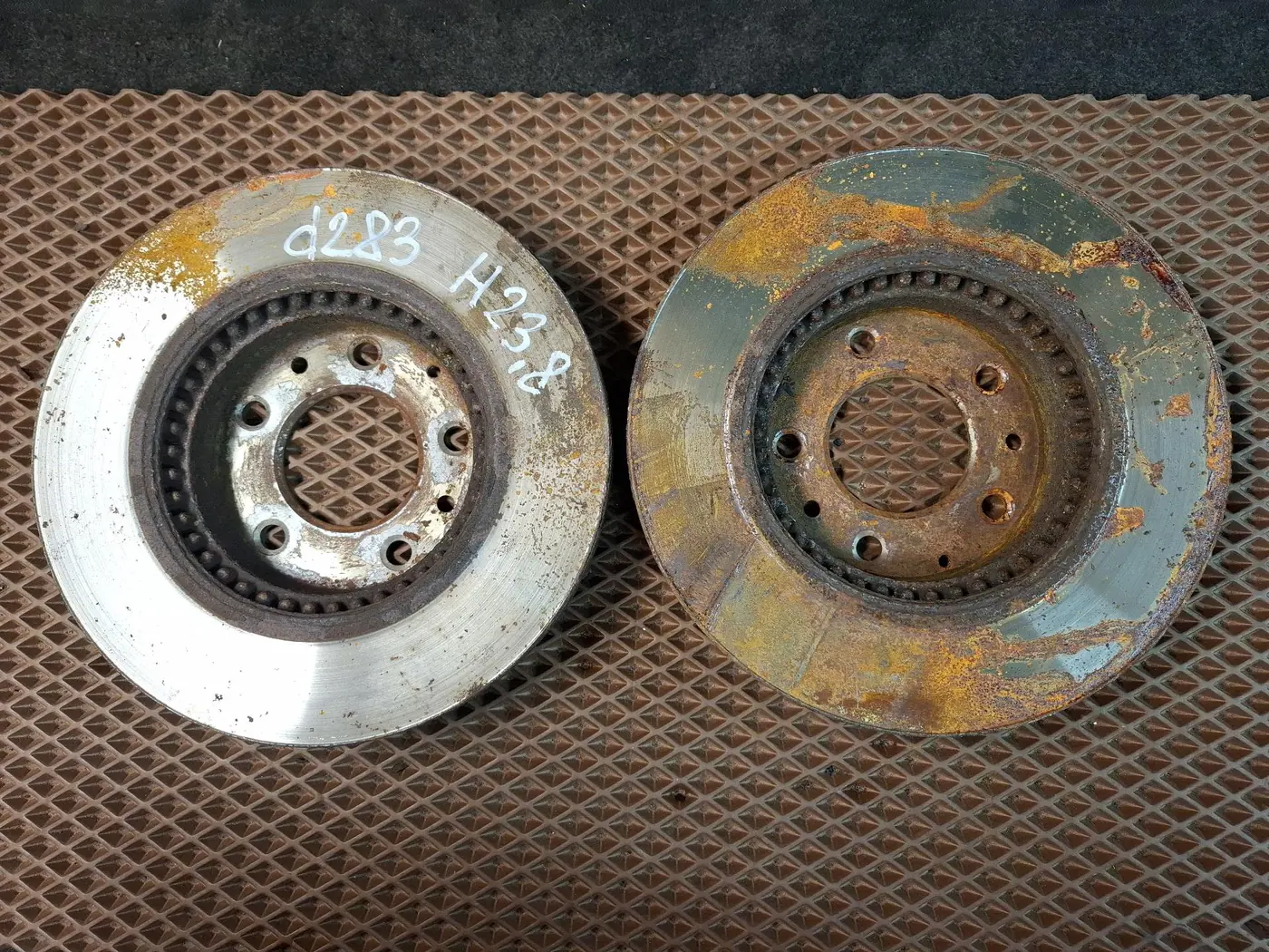 Диск тормозной передний к Mazda 6 2006