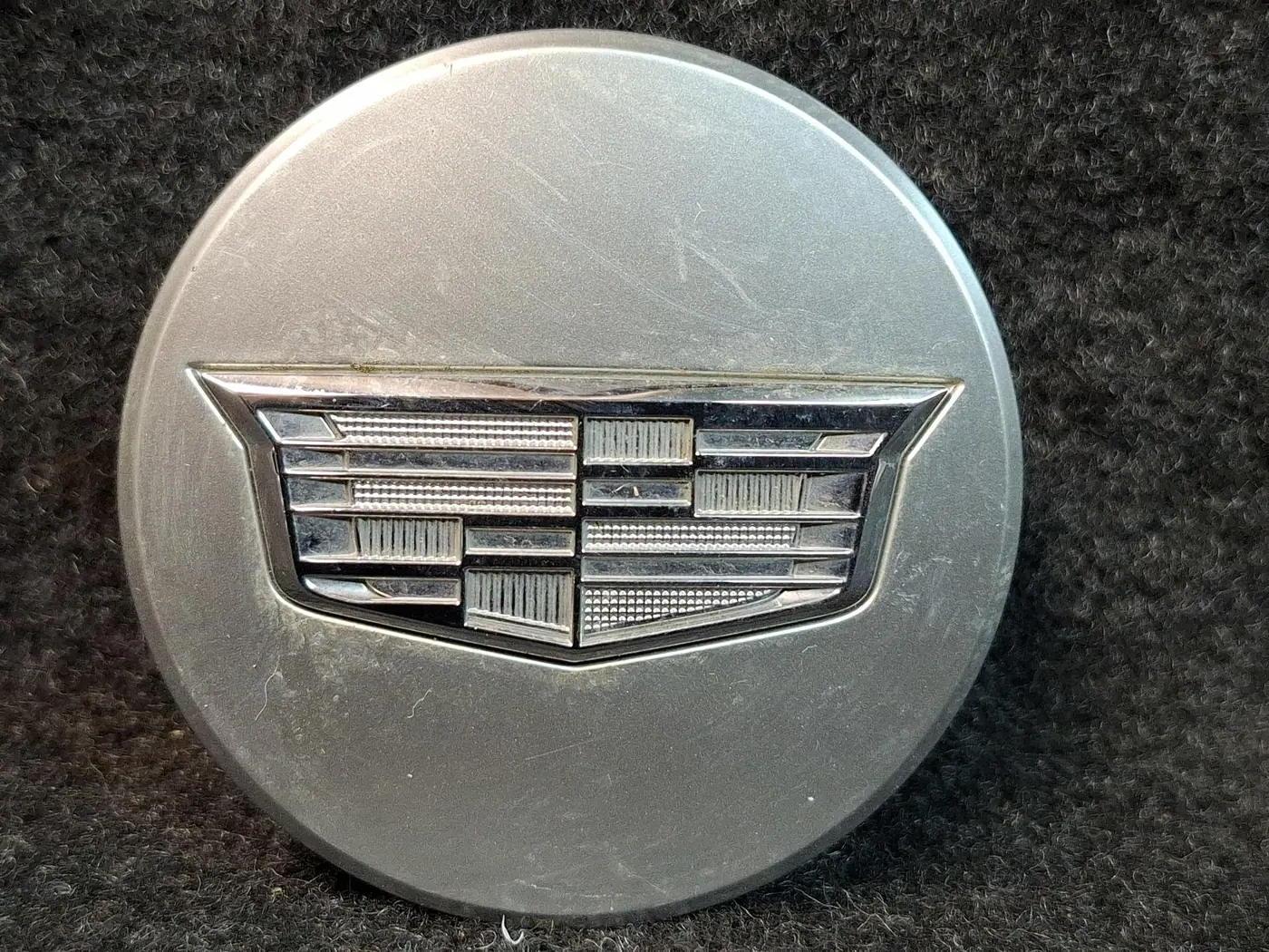 Колпачок литого диска к Cadillac XT4 2020