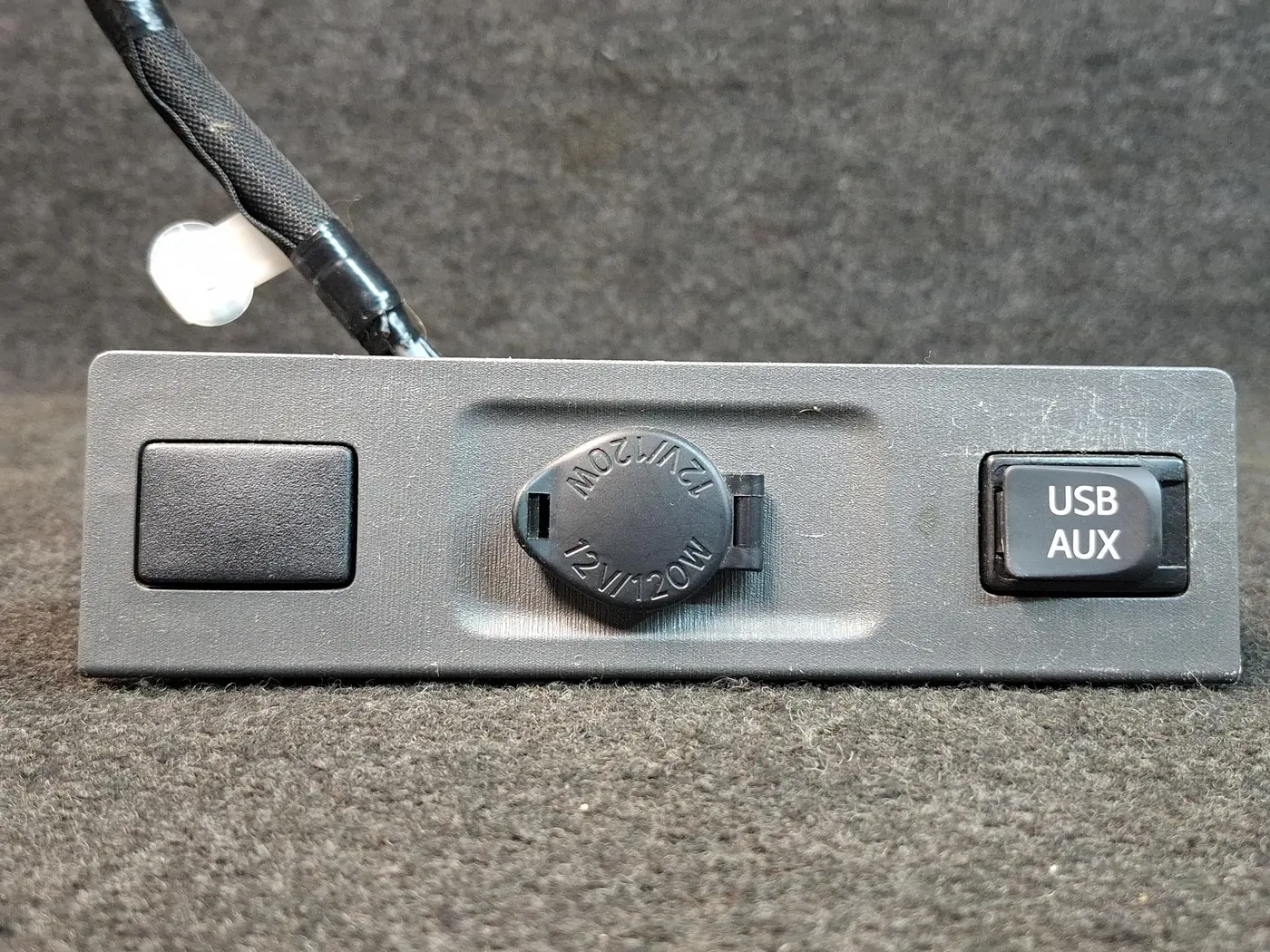 Разъем AUX / USB к Toyota Prius 2014