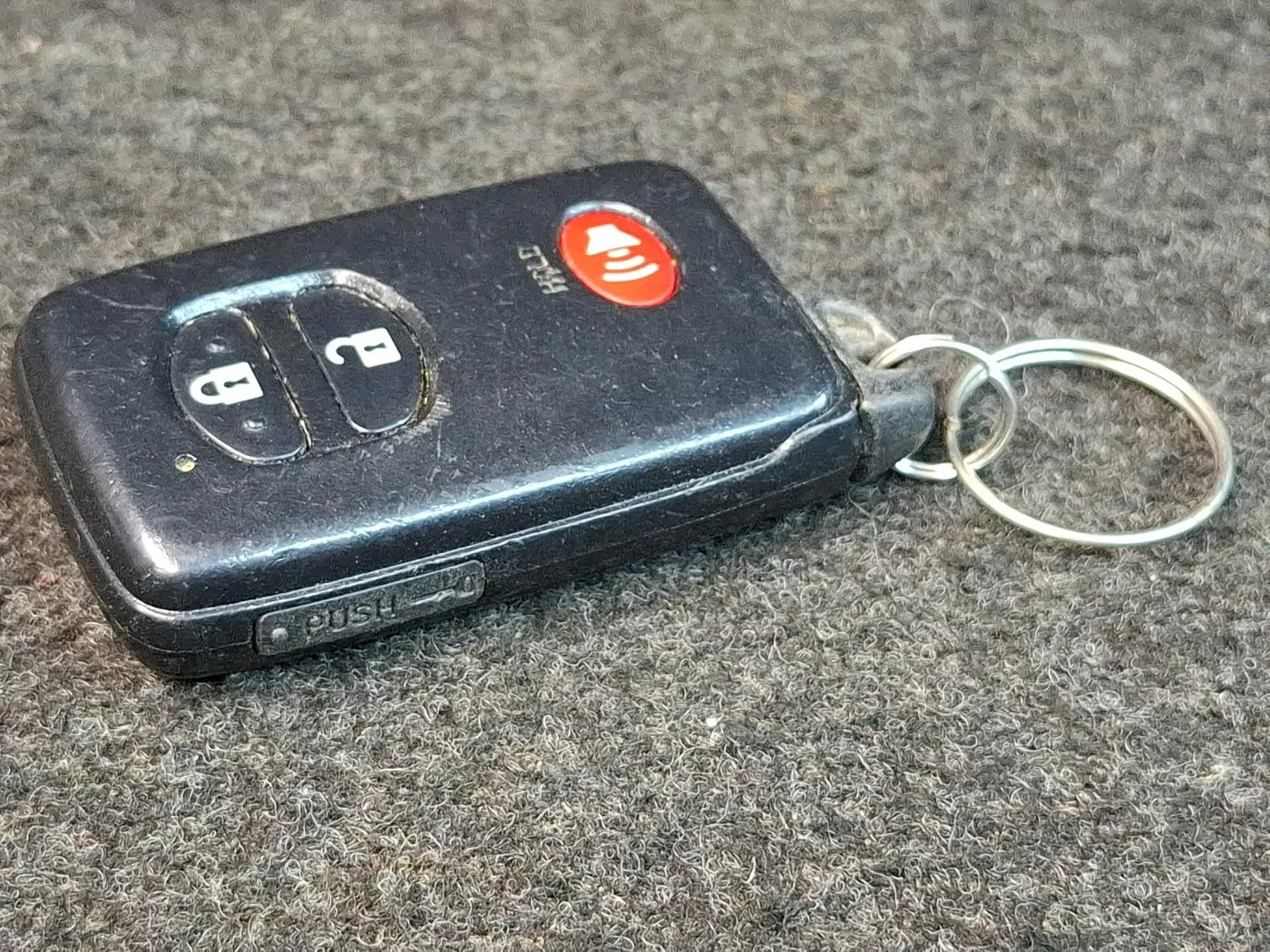 Ключ к Toyota Prius 2014