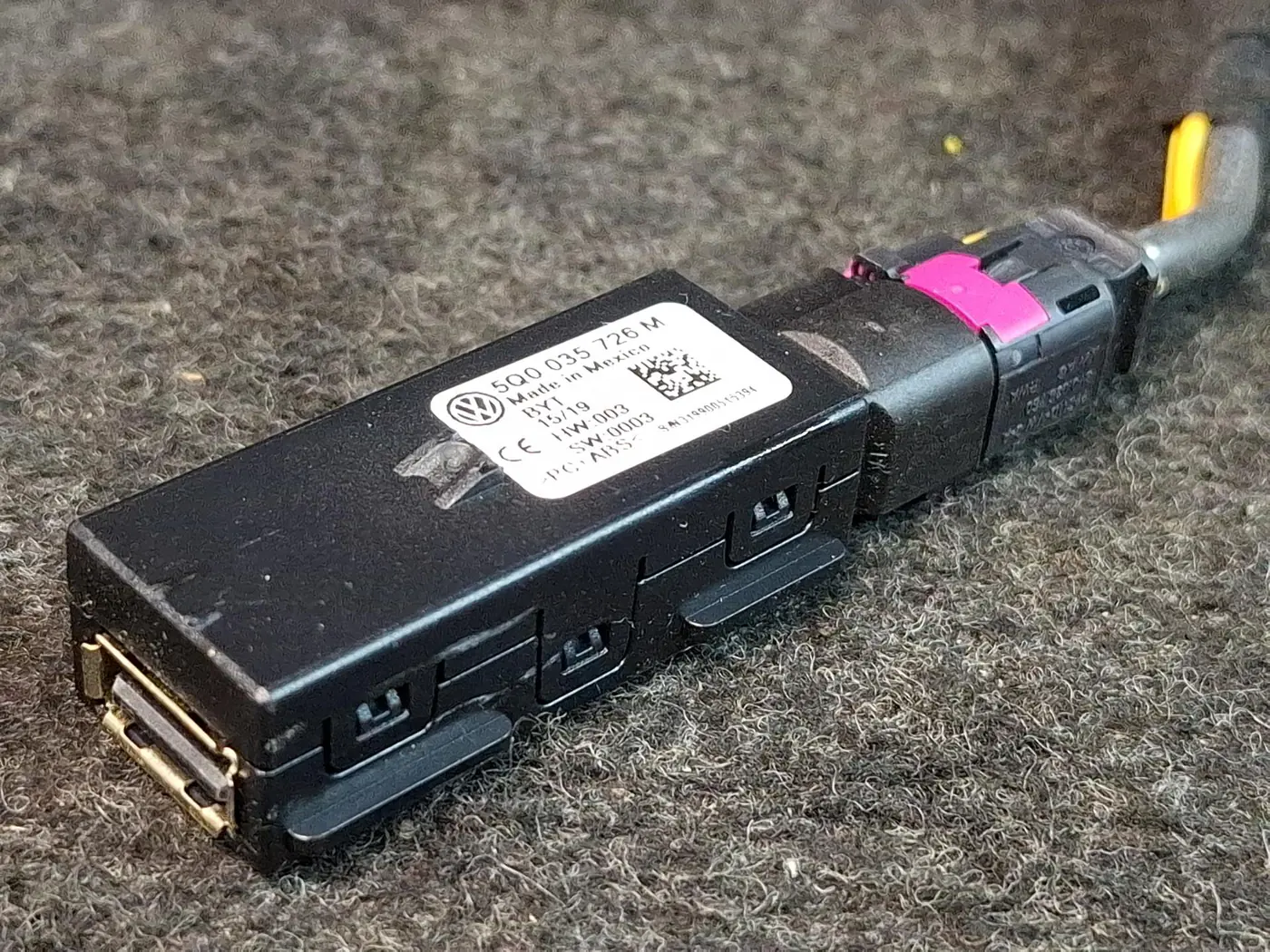 Разъем AUX / USB к Volkswagen Jetta 2019